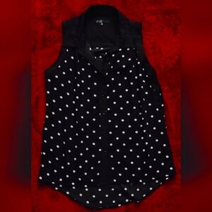 C. Luce Sleeveless Black and White Polka Dot Blouse Top with Button Accents Sz S